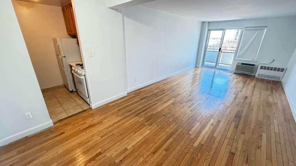 Apartment Bell Blvd  Queens, NY 11360, MLS-RD5643-9