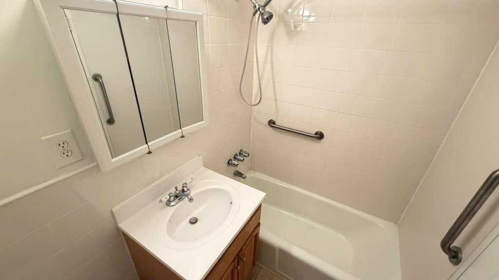 Apartment Bell Blvd  Queens, NY 11360, MLS-RD5643-17