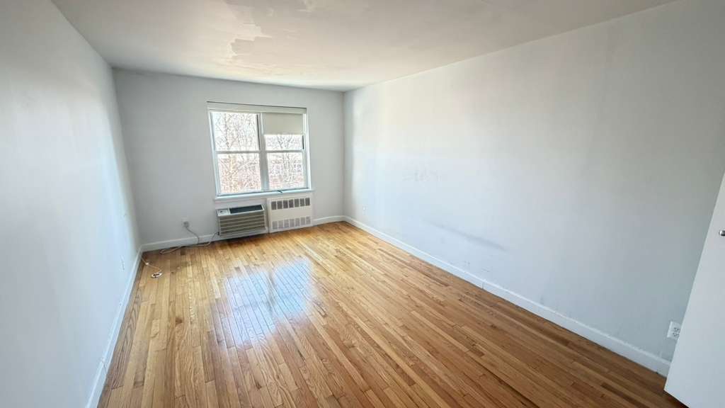 Apartment Bell Blvd  Queens, NY 11360, MLS-RD5643-18