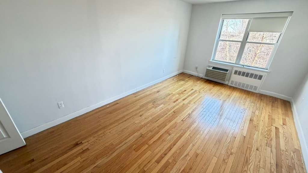 Apartment Bell Blvd  Queens, NY 11360, MLS-RD5643-19