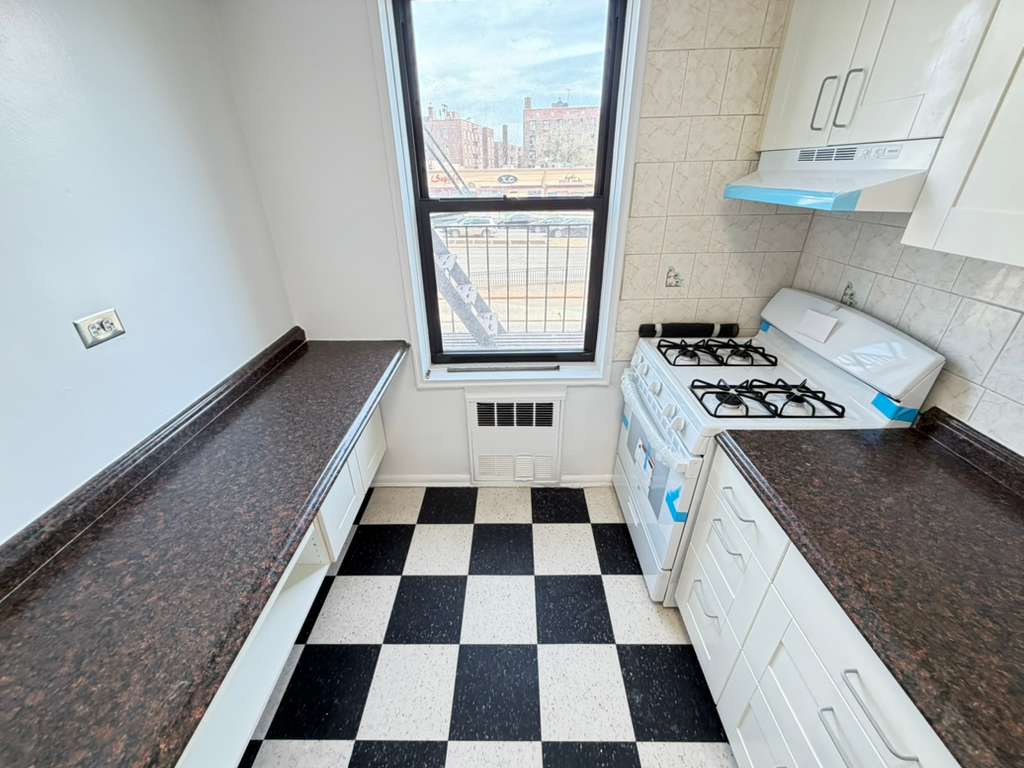 Apartment Queens Blvd  Queens, NY 11375, MLS-RD5652-5