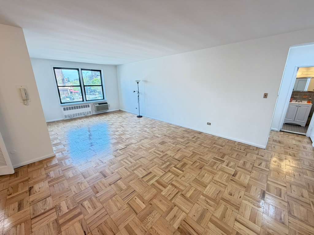 Apartment Queens Blvd  Queens, NY 11375, MLS-RD5652-8