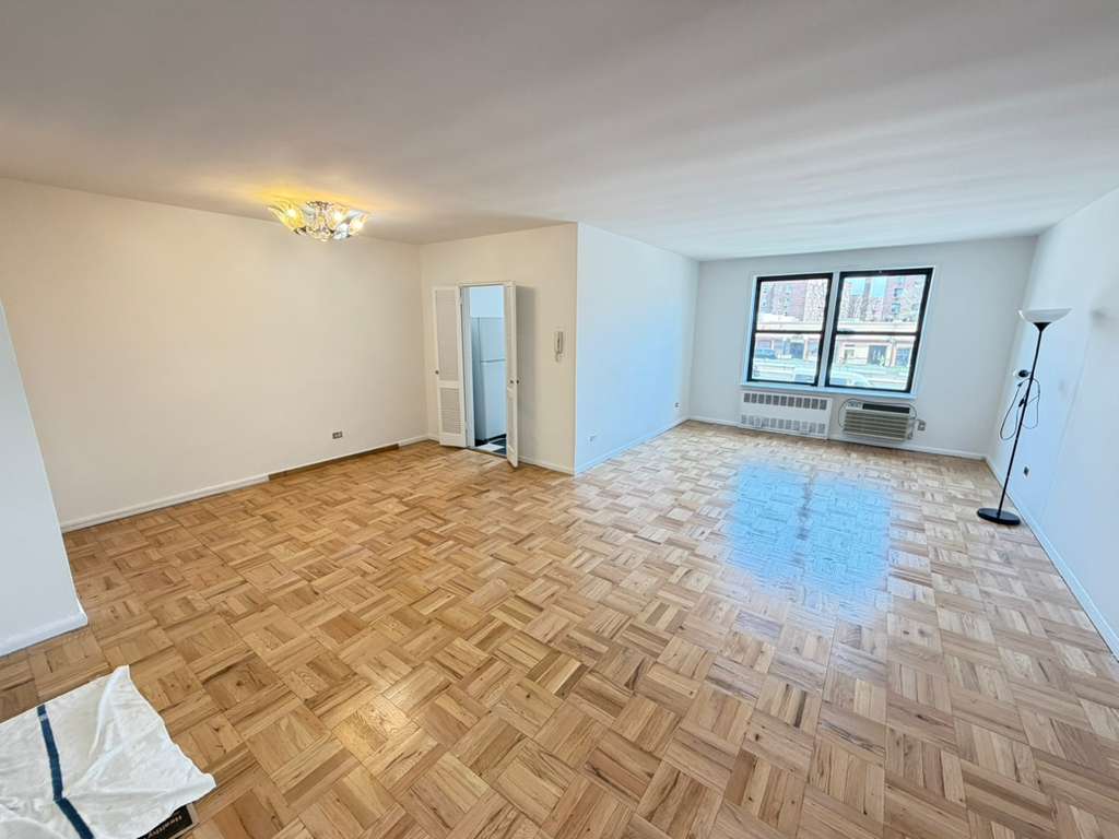 Apartment Queens Blvd  Queens, NY 11375, MLS-RD5652-9