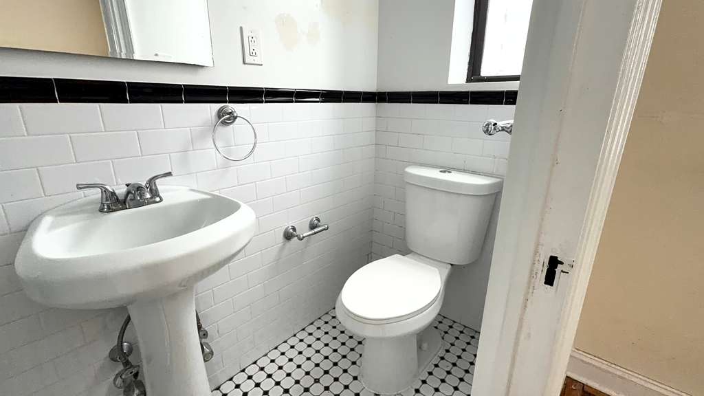 Apartment Highland Avenue Queens, NY 11432, MLS-RD5670-16