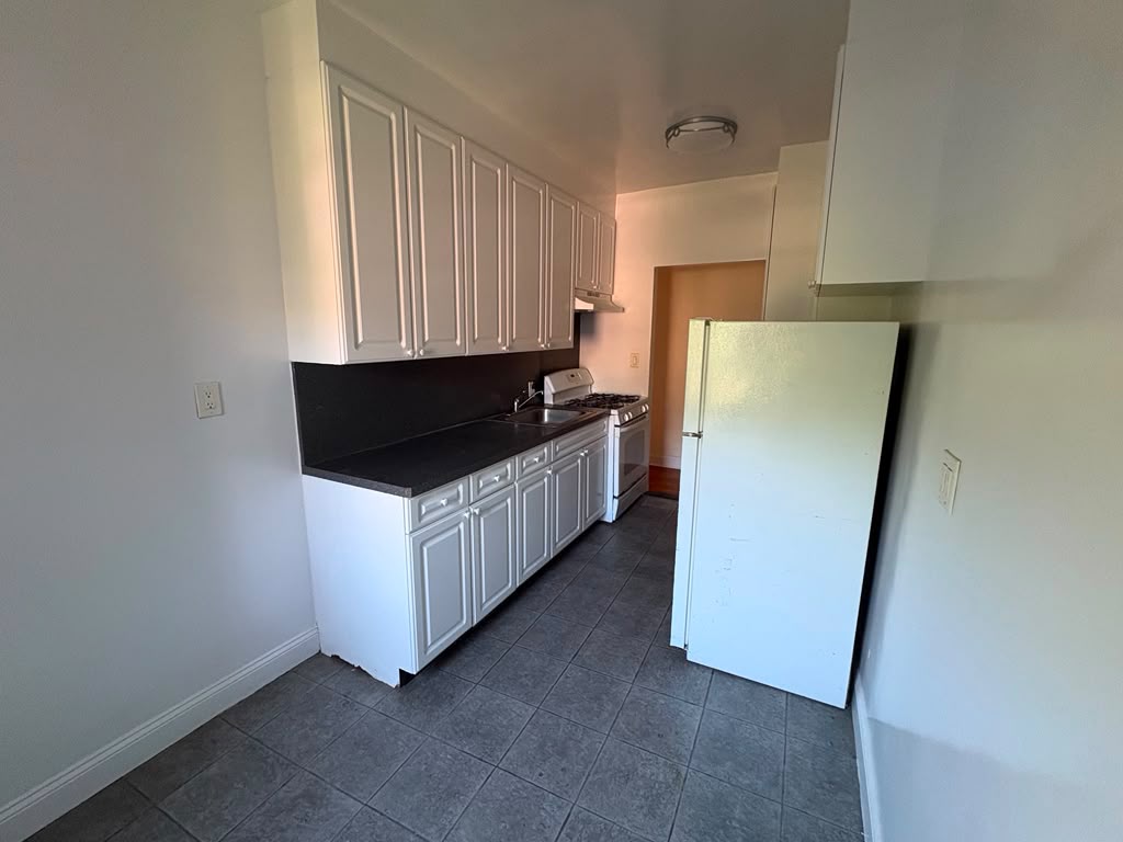Apartment Highland Avenue Queens, NY 11432, MLS-RD5682-9
