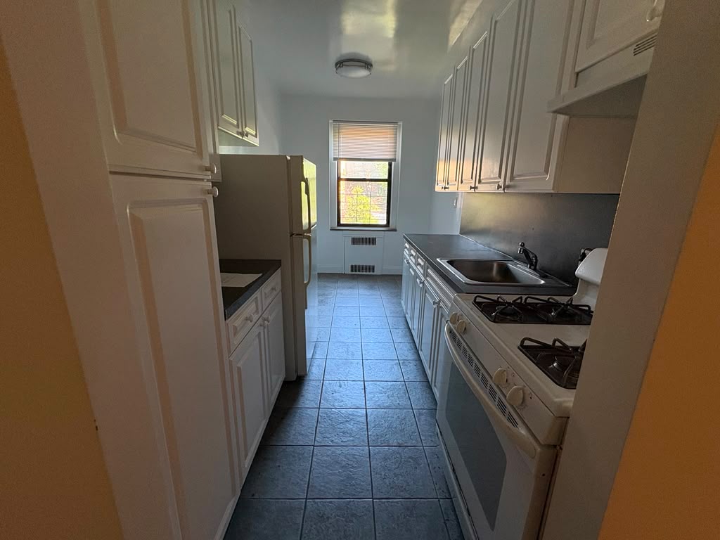 Apartment Highland Avenue Queens, NY 11432, MLS-RD5682-10