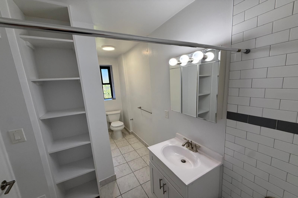 Apartment Pershing Crescent Queens, NY 11435, MLS-RD5687-2
