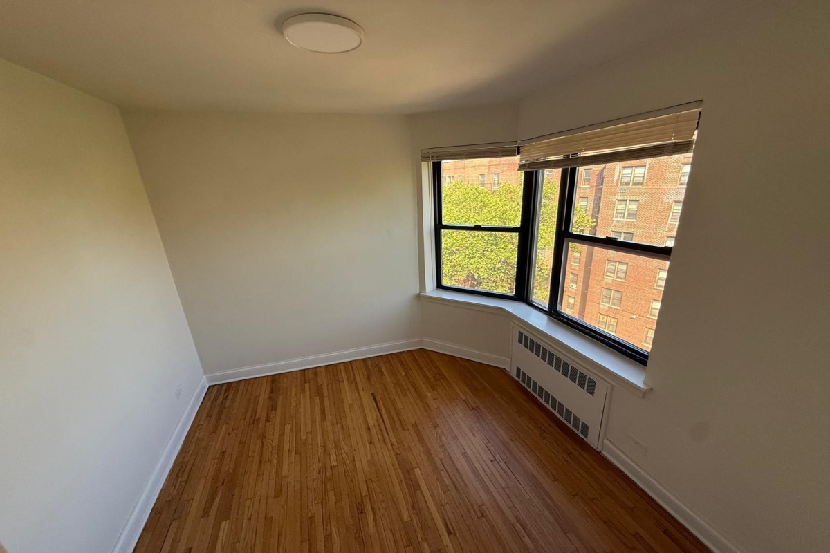 Apartment Pershing Crescent Queens, NY 11435, MLS-RD5687-4