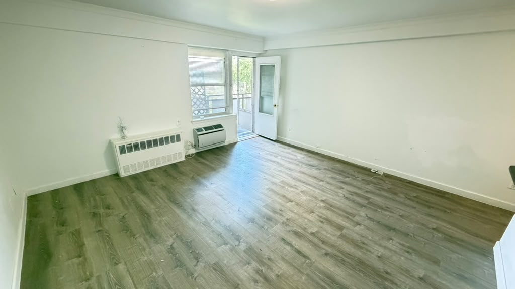 Apartment Bell Blvd Queens, NY 11360, MLS-RD5692-16