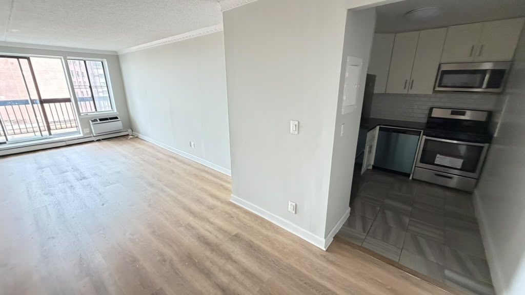 Apartment 34th Avenue  Queens, NY 11354, MLS-RD5735-10