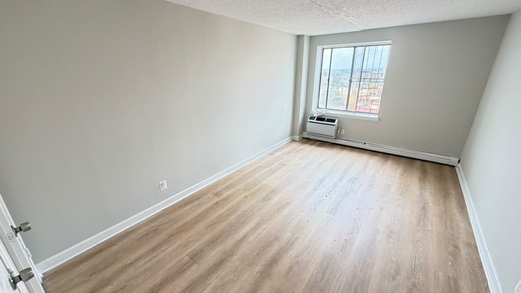 Apartment 34th Avenue  Queens, NY 11354, MLS-RD5735-12