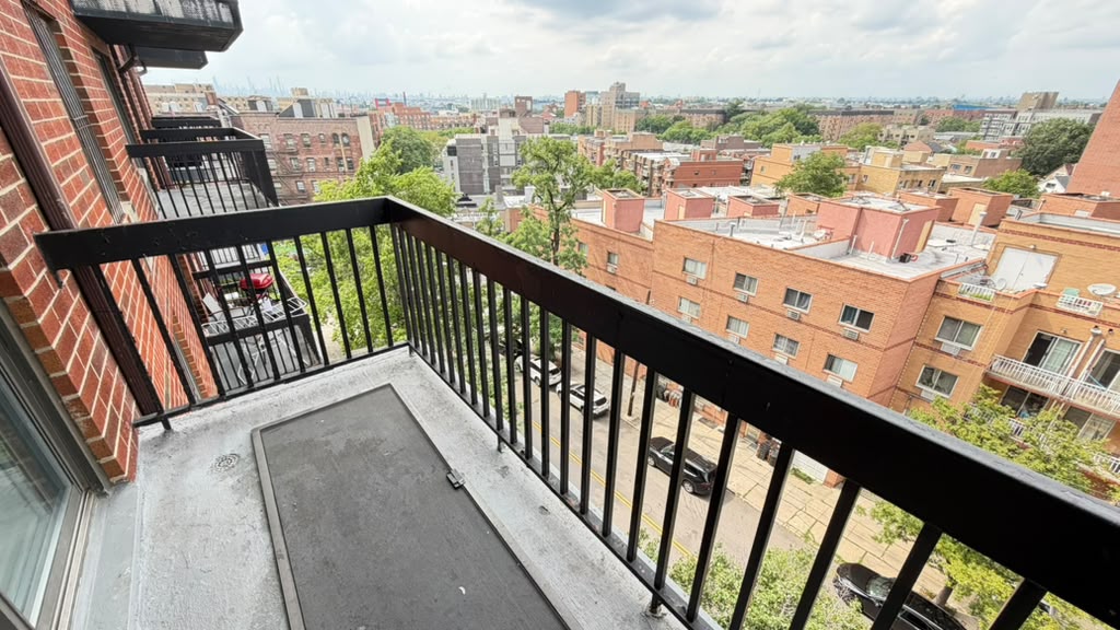 Apartment 34th Avenue  Queens, NY 11354, MLS-RD5735-16