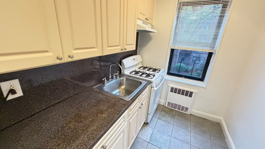 Apartment 77th Street Queens, NY 11372, MLS-RD5793-4