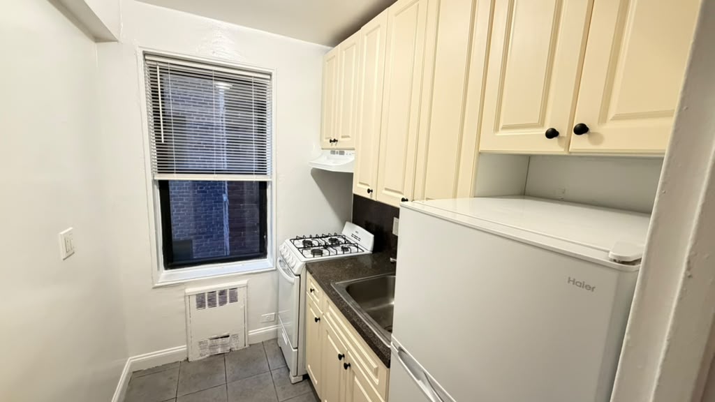 Apartment 77th Street Queens, NY 11372, MLS-RD5794-5