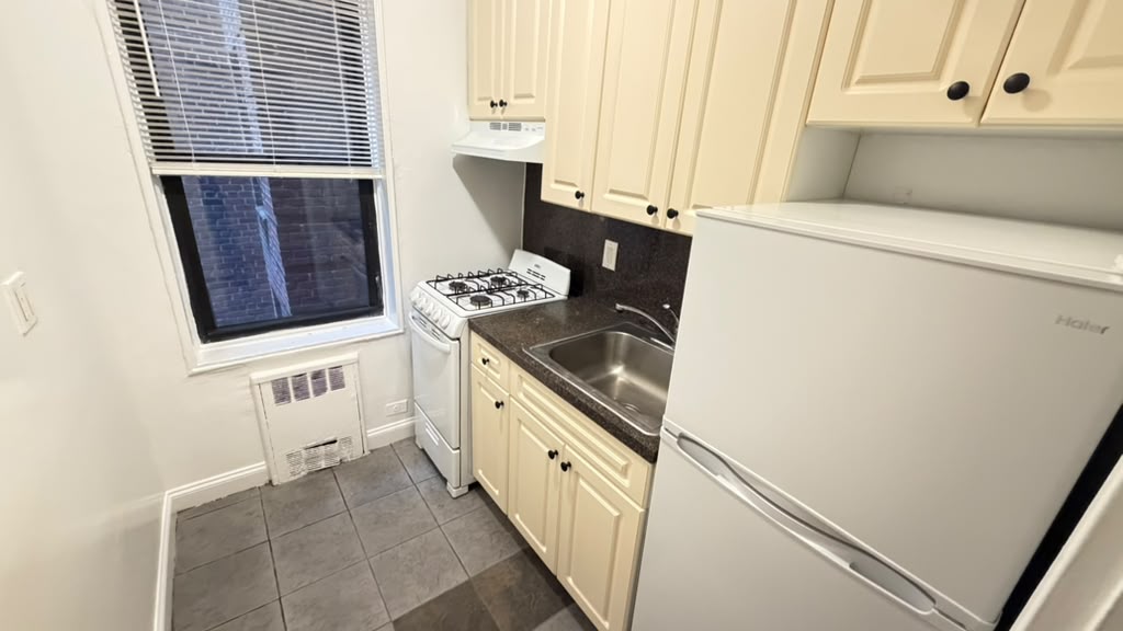 Apartment 77th Street Queens, NY 11372, MLS-RD5794-7