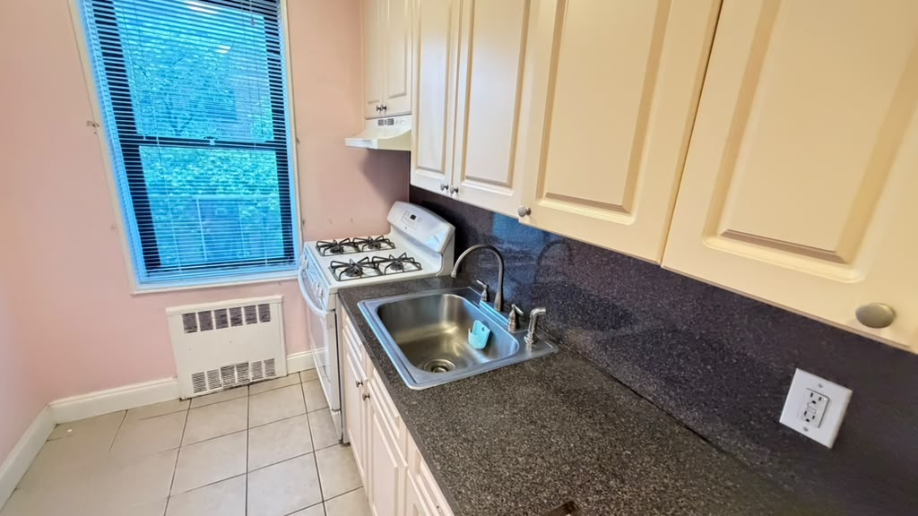 Apartment 77th Street Queens, NY 11372, MLS-RD5795-5