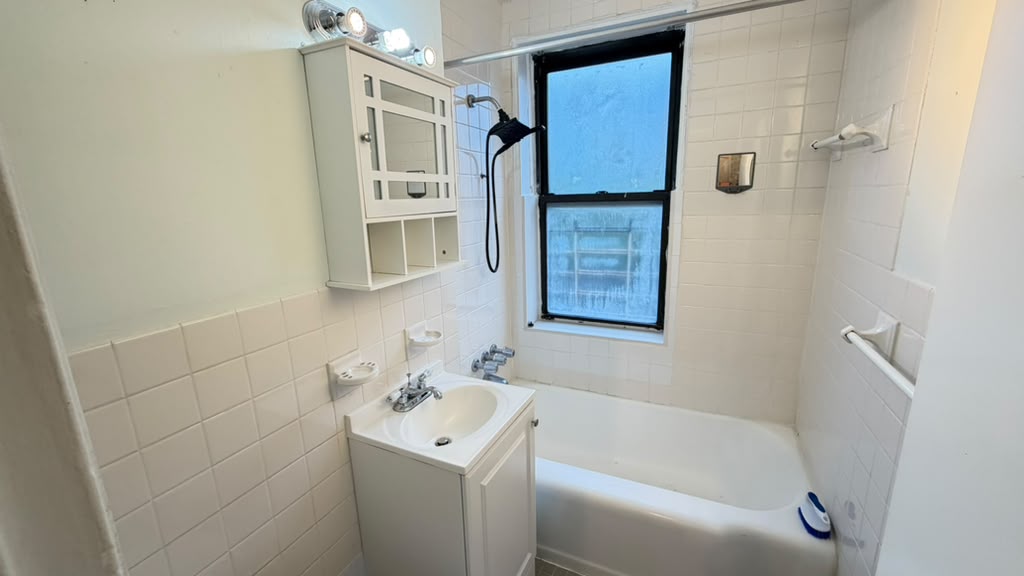 Apartment 77th Street Queens, NY 11372, MLS-RD5795-17