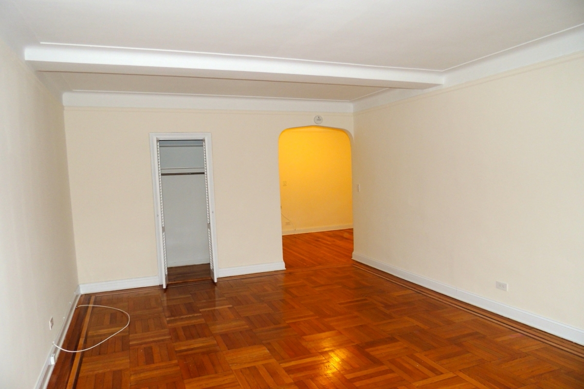 Apartment Ava Pl  Queens, NY 11432, MLS-RD925-5