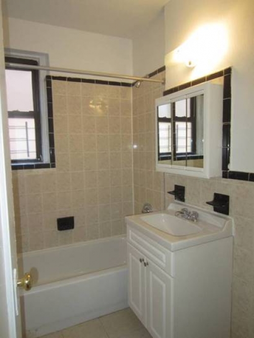 Apartment Elmhurst Avenue  Queens, NY 11373, MLS-RD1078-3
