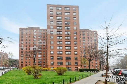 Condo in Rego Park - 66 Road  Queens, NY 11374