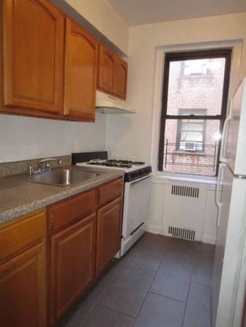 Apartment in East Elmhurst - Elmhurst Ave  Queens, NY 11373
