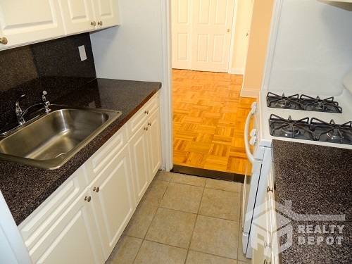 Apartment Ava Place  Queens, NY 11432, MLS-RD1366-4