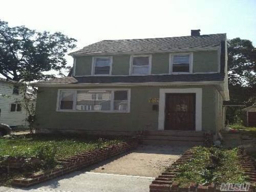 Single Family in Briarwood - 84th Ave  Queens, NY 11435