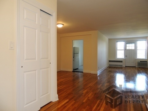 Apartment in Flushing - 150th Street  Queens, NY 11367