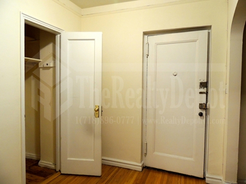 Apartment in Sunnyside - 39th Place  Queens, NY 11104